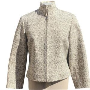 Gorgeous Detailed White w/ Black Patterned Blazer